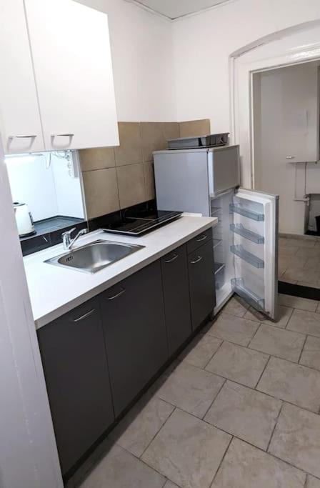 Tiergarten: Central, Spacious, Beautiful Designed 2-br Near Park Appartement *