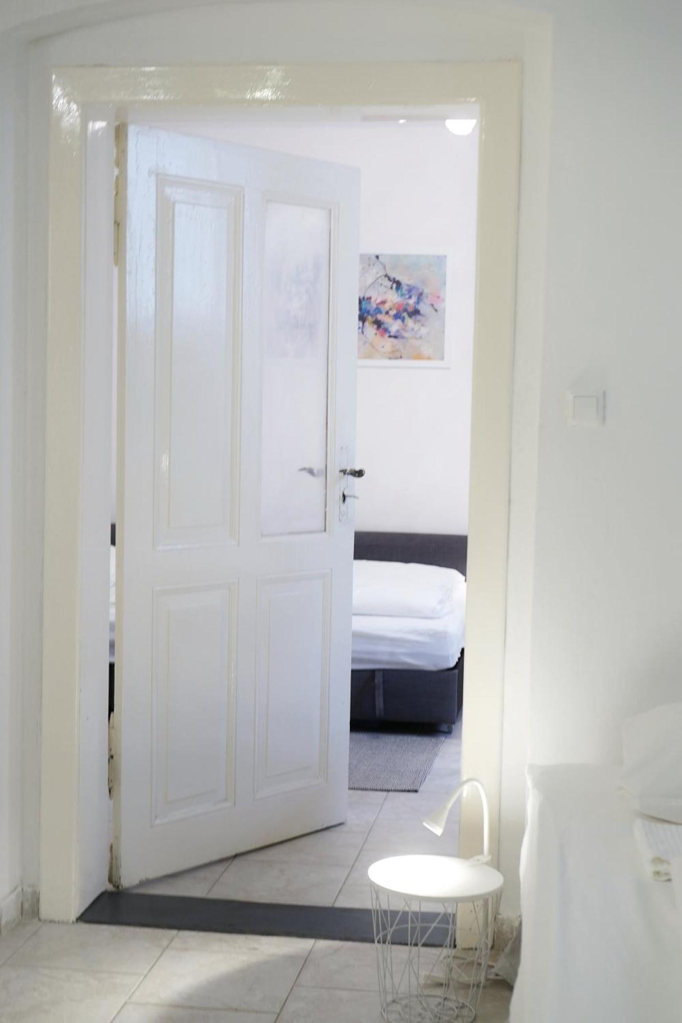 Tiergarten: Central, Spacious, Beautiful Designed 2-br Near Park