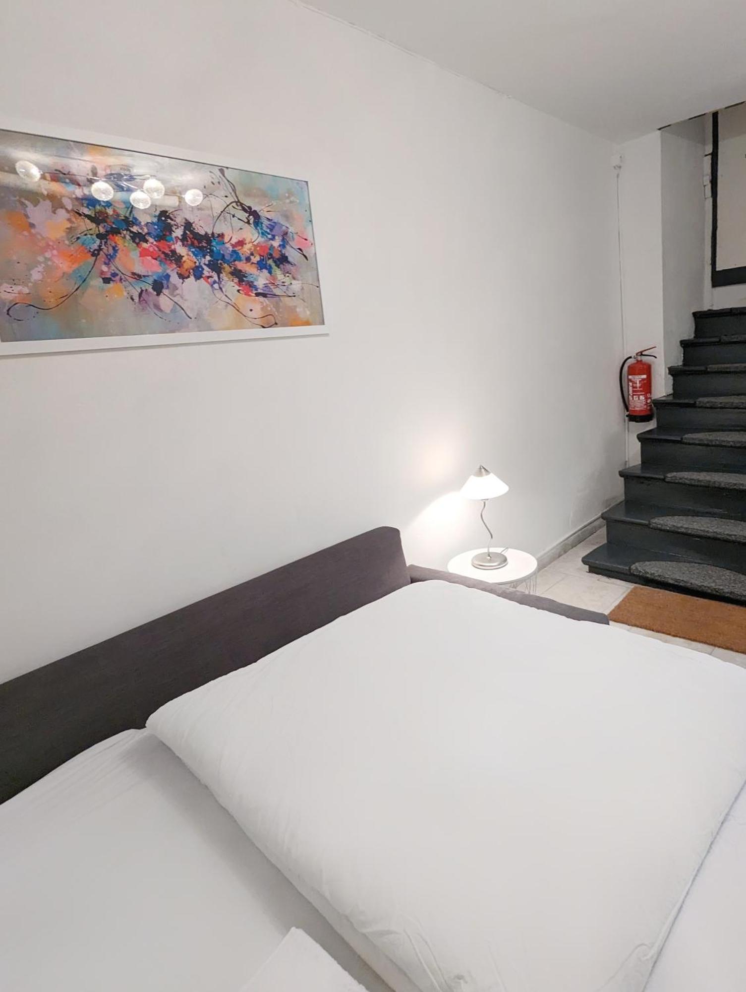 Tiergarten: Central, Spacious, Beautiful Designed 2-br Near Park Appartement *