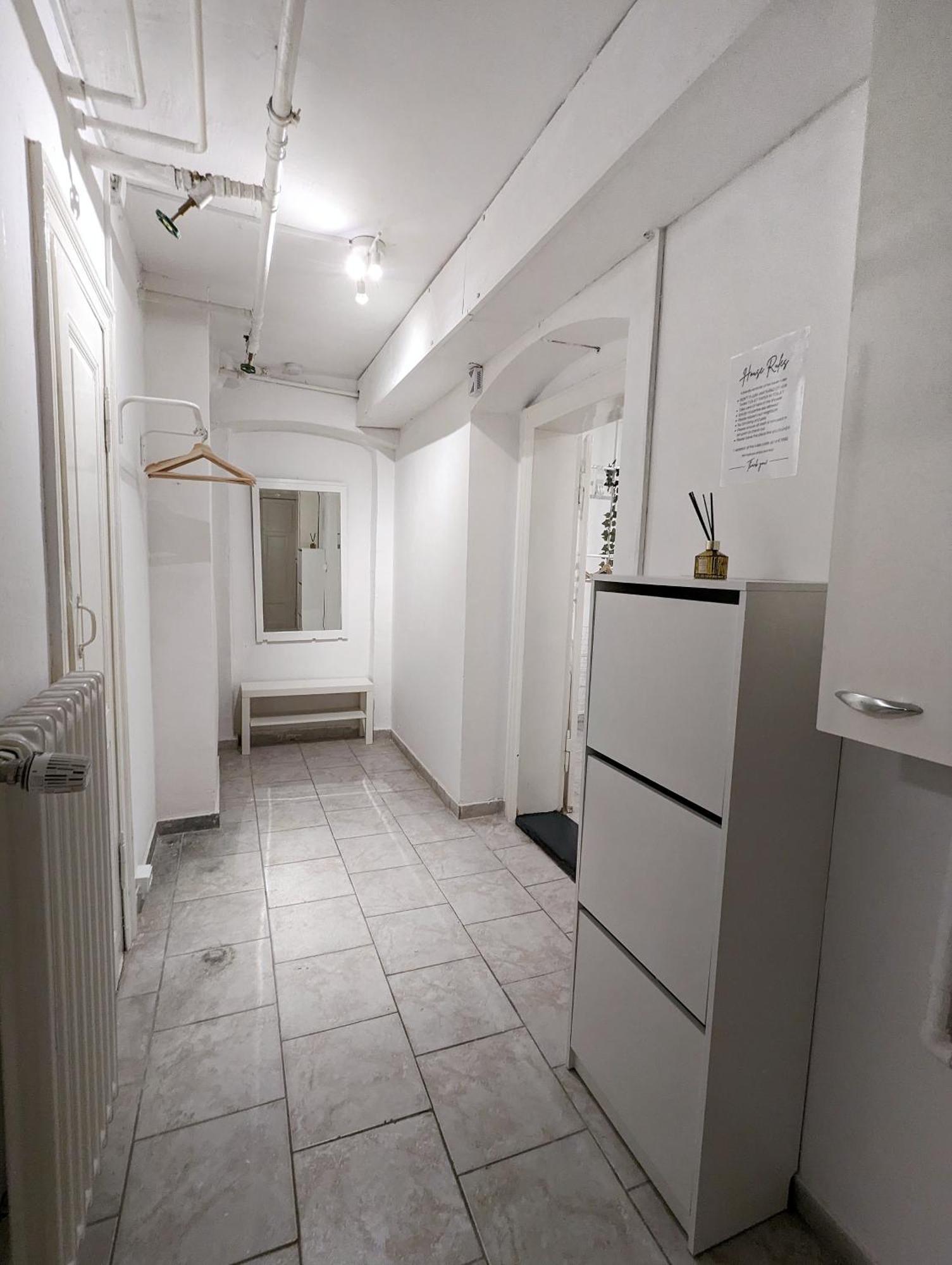 Tiergarten: Central, Spacious, Beautiful Designed 2-br Near Park